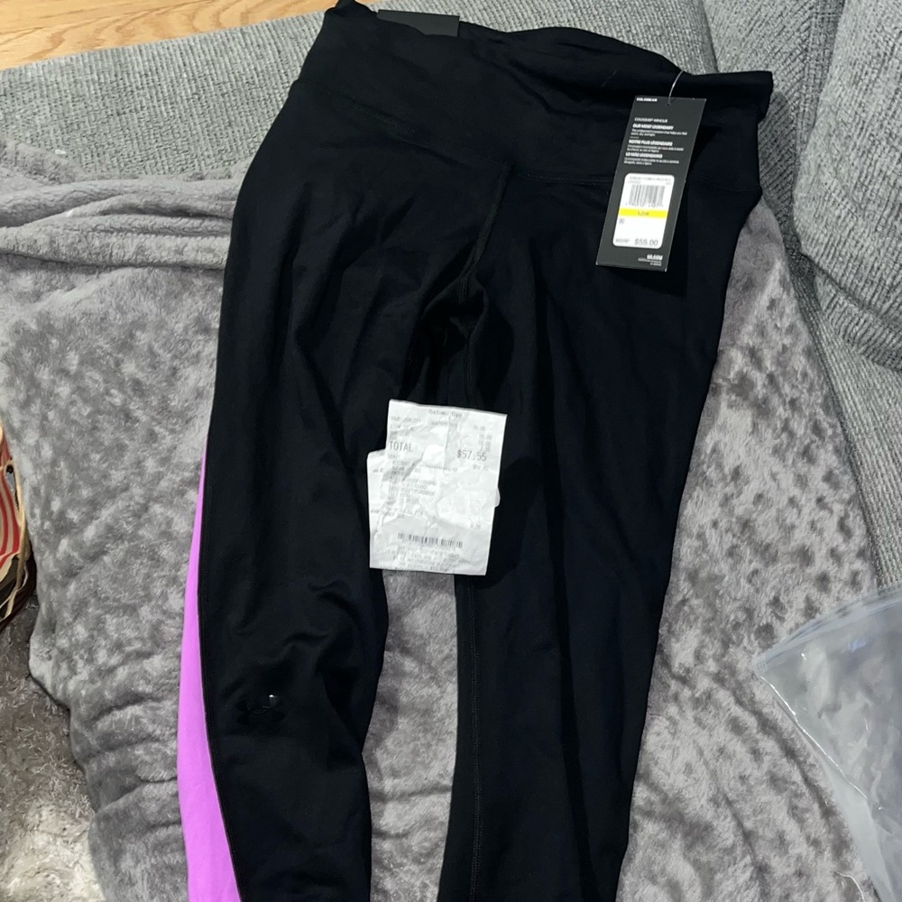 Brand new never worn tags still on UNDERARMOUR leggings